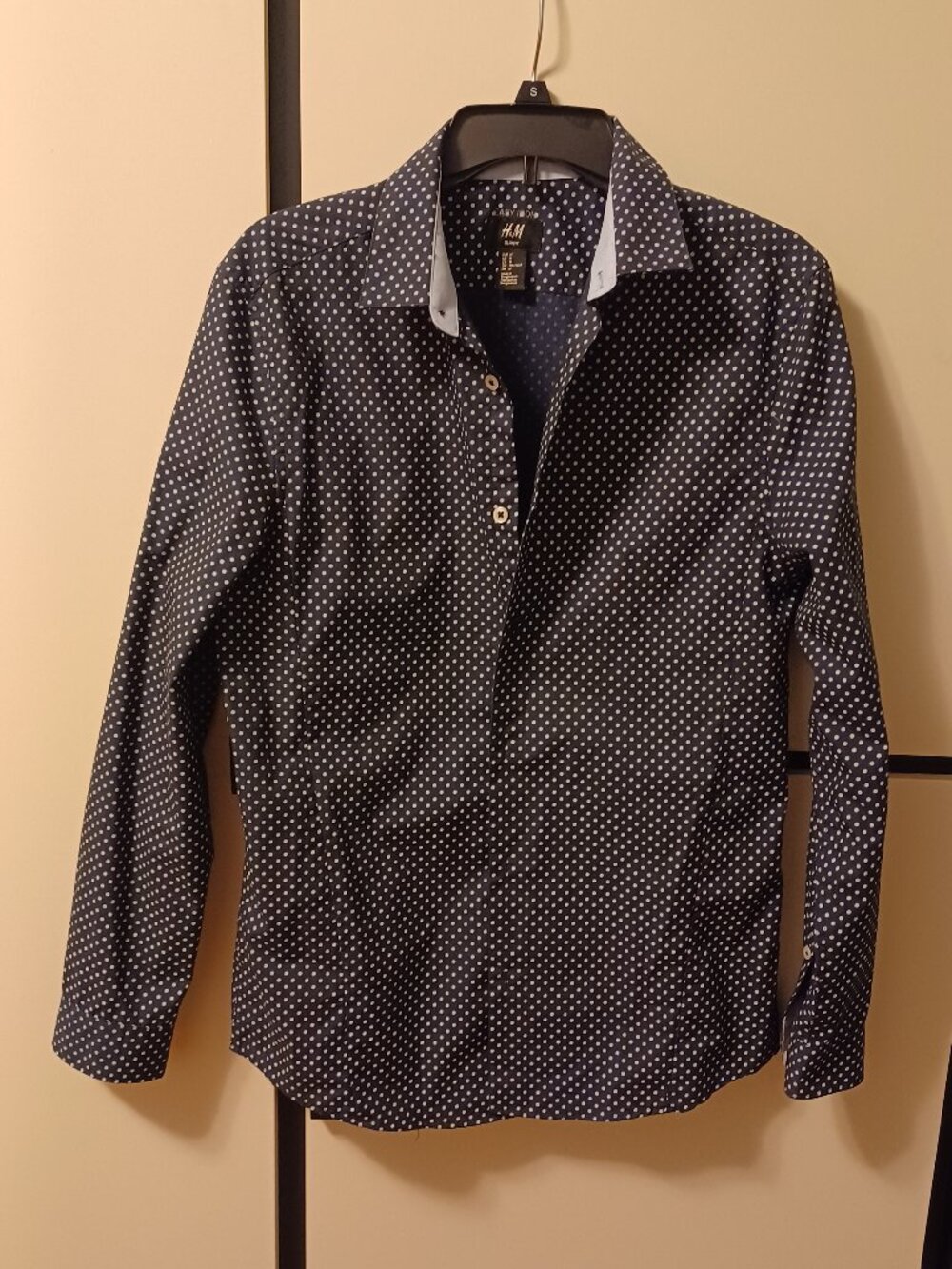 H & M slim fit black-white polka dot men's shirt, size M 15.5/32-33